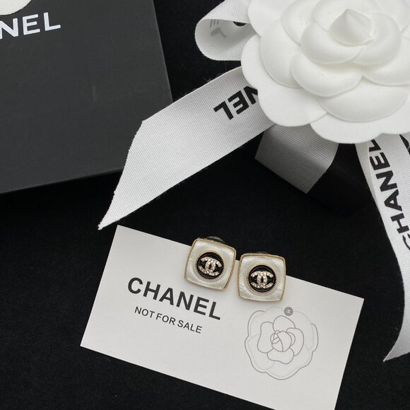 Chanel - Picture 2 of 4